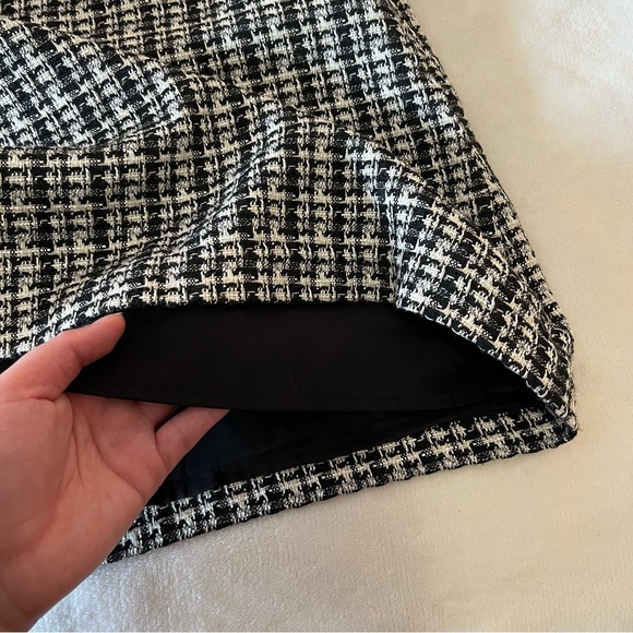 Aritzia Babaton Bryn Skirt - Picture 9 of 9